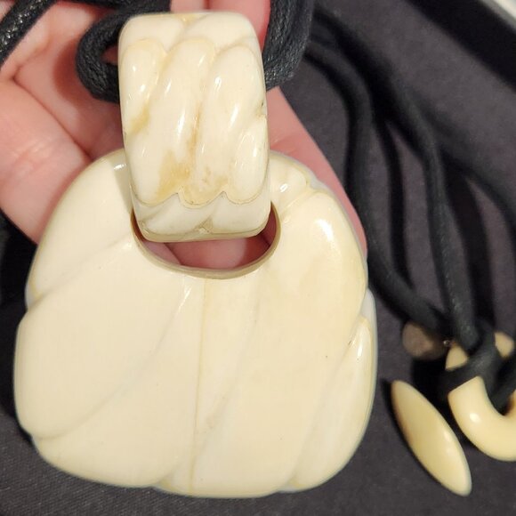 VINTAGE MONIES Gerda Lynggaard Horn Necklace - Picture 2 of 6